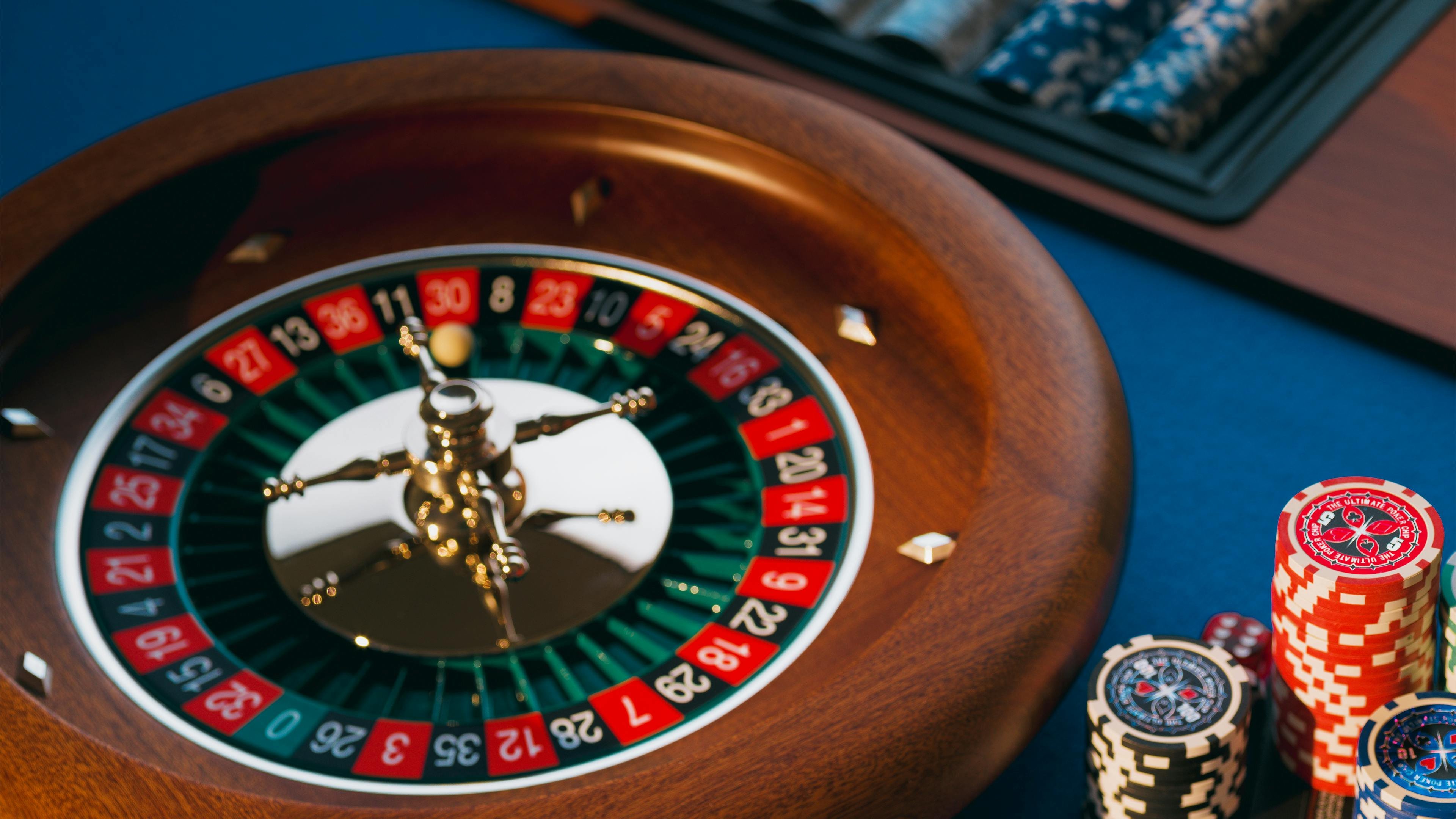 Mobile and desktop interface of kangbet slot showing sportsbook and live-dealer lobbies